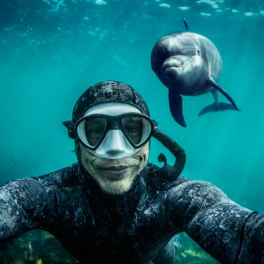 Nikon magazine - George Karbus underwater with the ZR